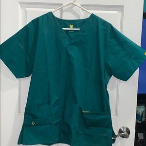 L wonder wink hunter green scrub top
